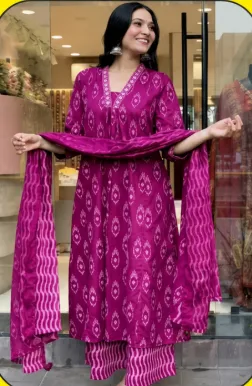Women’s Magenta Printed Kurta with Plazzo and  Dupatta Set view 3